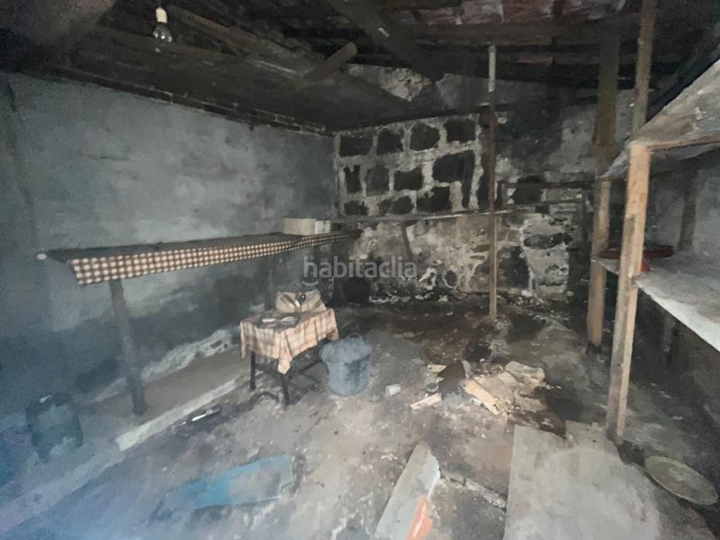 Foto 42782d1d-18b3-4547-a852-eec79cef2f31. Casa adossada a Leiro