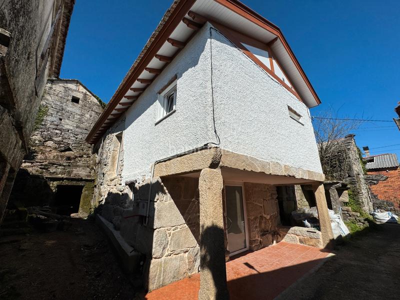 Foto c23665dd-9ca9-4827-93ab-48bf8bad2cf5. Casa adossada a Melón