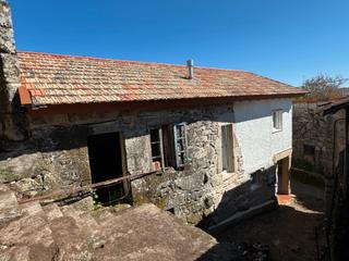 Casa adossada a Melón. Conjunto de dos viviendas en entorno natural