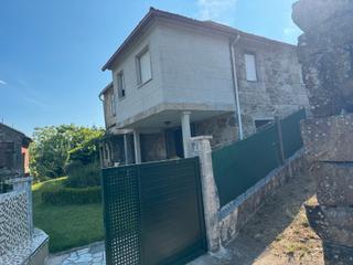 Casa en Crecente. Casa de pueblo habitable a la venta en crecente
