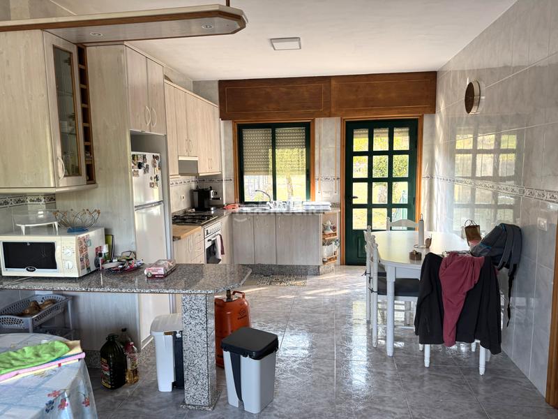 Foto 710ee6f0-3f7b-481a-9cab-7a2ce1ceb0c5. Casa adossada amb calefacció aparcament a Melón