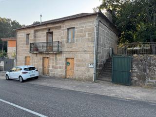 Casa in Arbo. En venta casa de piedra con piscina en arbo
