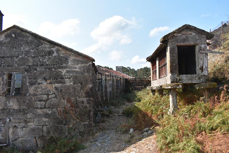 Foto ceec79b9-e303-40ef-859e-bce0090a841a. Casa a Covelo (O)