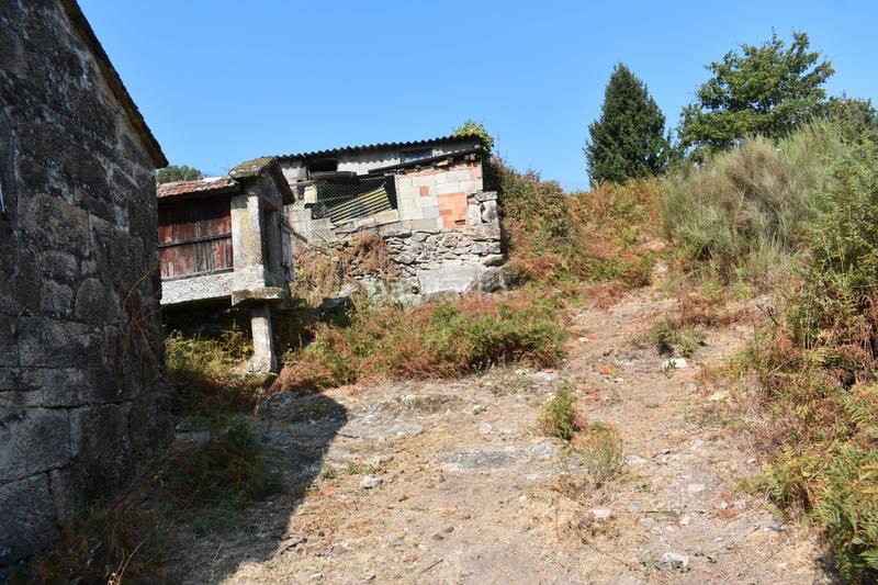 Foto f55ec5bd-4923-4d5d-8771-938d1b6594a3. Casa a Covelo (O)