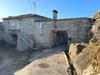 Casa en Arbo. En venta casa de piedra en arbo