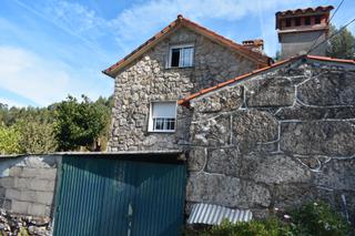 Maison en Caiza (A). En venta preciosa casa de piedra rehabilitada y amplia parcela