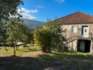 Casa aparellada a Crecente. Casa de piedra para restaurar en crecente