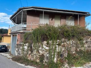 Maison à Arbo. En venta casa habitable en arbo