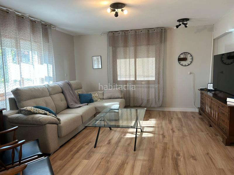 Foto 0afa16c4-2345-4308-a5ae-d1fc7a0cbe56. Alquiler casa en alquiler casa en Avión