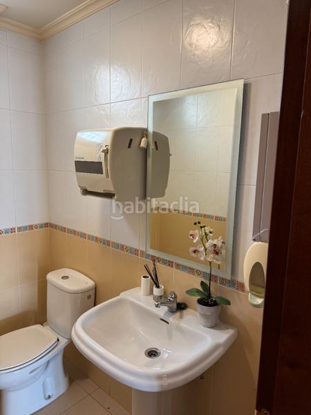 Foto a7d0553c-02ef-46b5-bf4c-188759f1cb60. Local comercial amb calefacció a Lavadores Vigo