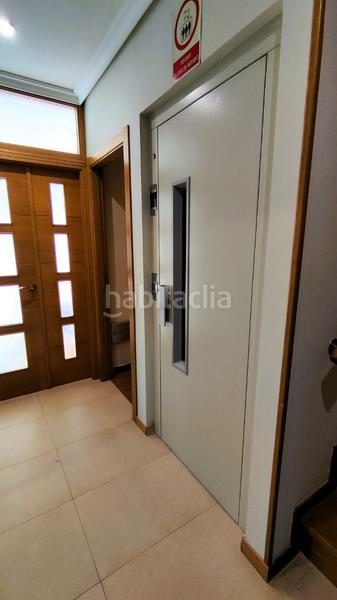 Foto 0b7786a1-f812-44d1-b806-05e35c8d5b04. Casa pareada chalet pareado con piscina y ascensor en el centro en Gondomar