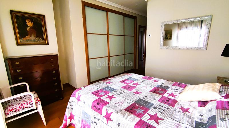 Foto 950efa46-c251-41d5-aed0-cb320436b41e. Casa pareada chalet pareado con piscina y ascensor en el centro en Gondomar