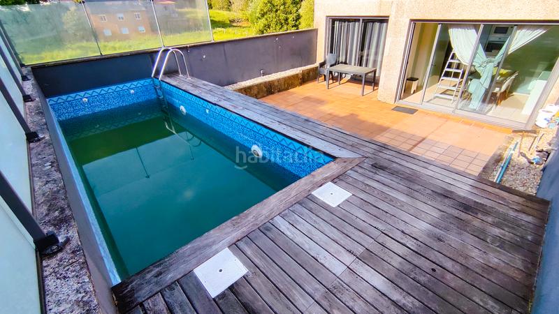 Foto b598fe40-1200-410f-99b8-37f7f62d2164. Casa pareada chalet pareado con piscina y ascensor en el centro en Gondomar