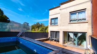 Casa aparellada  Avenida don diego sarmiento de acuña. Chalet pareado con piscina y ascensor en el centro de gondomar
