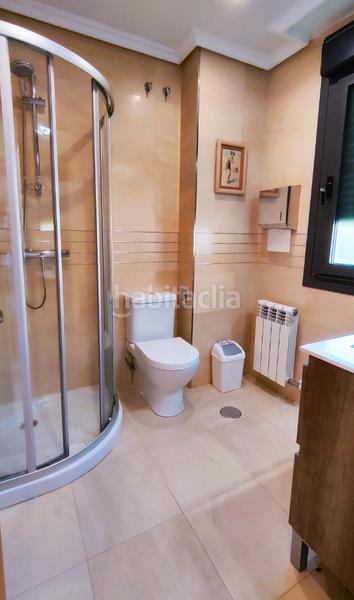 Foto f213e567-c4de-4ff5-b911-c680fe587f36. Casa pareada chalet pareado con piscina y ascensor en el centro en Gondomar