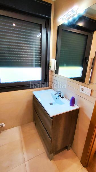 Foto fbeb53fe-e595-4178-aea9-c40d9451f50f. Casa pareada chalet pareado con piscina y ascensor en el centro en Gondomar