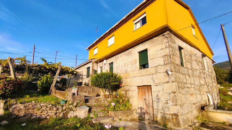 Foto dc2b1372-ddae-4a50-9ea3-b45411d7d42d. Towny house with heating parking in Gondomar