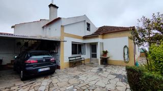 Casa a Priegue. Casa en zona alta con vistas al mar