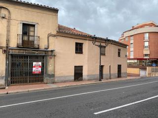 Local commercial  N/a. Se vende local en avenida madrid, avila