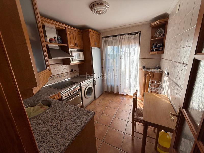 Foto 458c538f-b7ab-45c8-96a1-0d86787f9df1. Casa aparellada amb xemeneia calefacció aparcament a Ávila