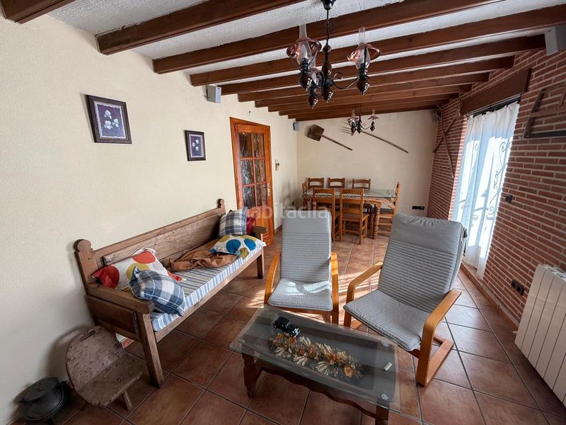 Foto 4c986060-f41f-4cb4-9003-c7c3e7f8de82. Casa aparellada amb xemeneia calefacció aparcament a Ávila