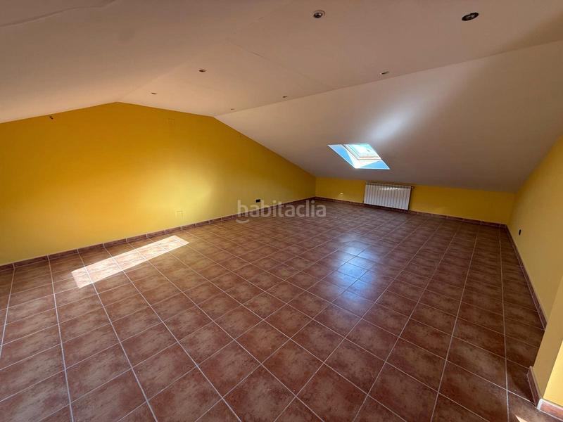 Foto 8828aca2-0d71-4340-8848-fe1e02e3af47. Casa aparellada amb xemeneia calefacció aparcament a Ávila