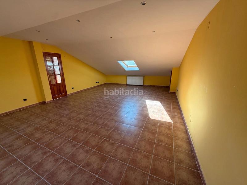 Foto d20c0106-5b3f-4761-a85f-bc7ef0376207. Casa aparellada amb xemeneia calefacció aparcament a Ávila