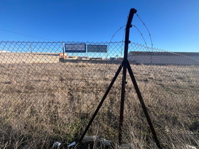 Foto 1361bea7-3d42-450c-84b2-aafa228dce5c. Nau industrial a Colilla (La)