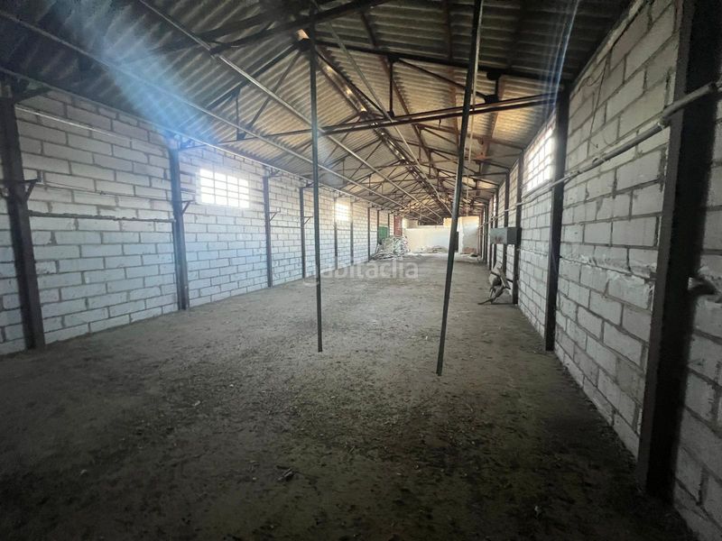 Foto b892f57d-8a61-4089-abdb-e45c0000c2be. Nau industrial a Colilla (La)