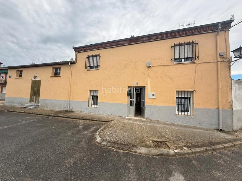 Foto 543dcf11-fba6-415d-bfcc-da14c124d5bd. Casa aparellada a plaza san julian 3 a Muñosancho