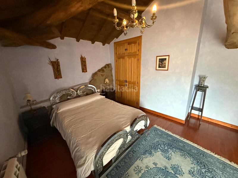 Foto 094cea37-c23c-4b36-bf05-182f726be22b. Casa aparellada amb xemeneia calefacció a Torre (La)