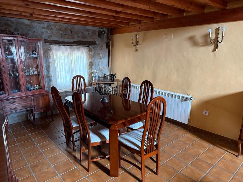 Foto 9054e195-f333-45a2-881c-14dbe3501ae1. Casa aparellada amb xemeneia calefacció a Torre (La)