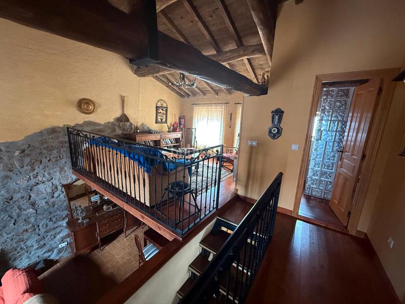 Foto a7c75d6d-71bd-46f3-b9c0-7a74d2d06bce. Casa aparellada amb xemeneia calefacció a Torre (La)