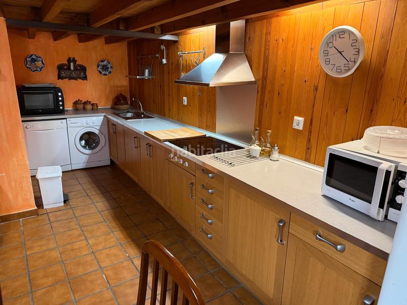 Foto ec15d3bd-80ca-45c7-92f3-0ae760ac0136. Casa aparellada amb xemeneia calefacció a Torre (La)