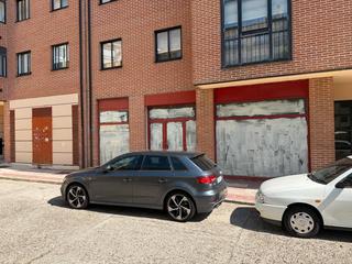 Local commercial  Calle de las cinco villas. Local en zona sur