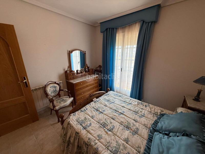 Foto 96bf6165-e82b-40a7-b989-92fe5b150bb2. Chalet  con parcela y naves en la torre en Torre (La)