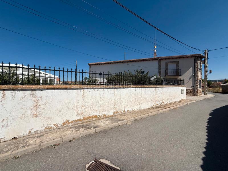 Foto bdd839ab-1ed0-4283-9186-0849fc1411af. Chalet  con parcela y naves en la torre en Torre (La)