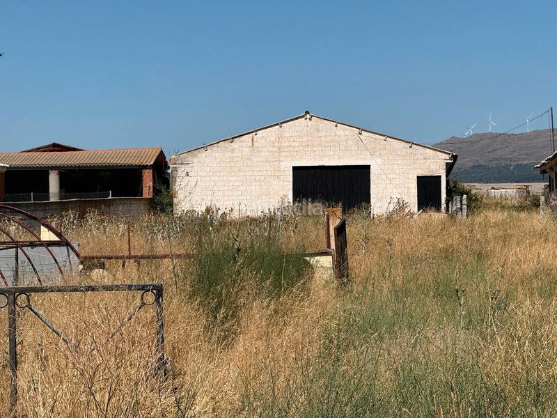 Foto c7465bf5-a0f1-4fcf-88c6-aea67032d8a0. Chalet  con parcela y naves en la torre en Torre (La)