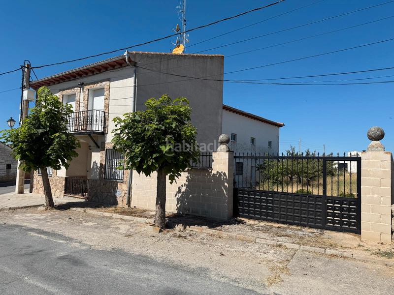 Foto f16c9151-b24e-4a71-9897-a46a7c0a38e2. Chalet  con parcela y naves en la torre en Torre (La)