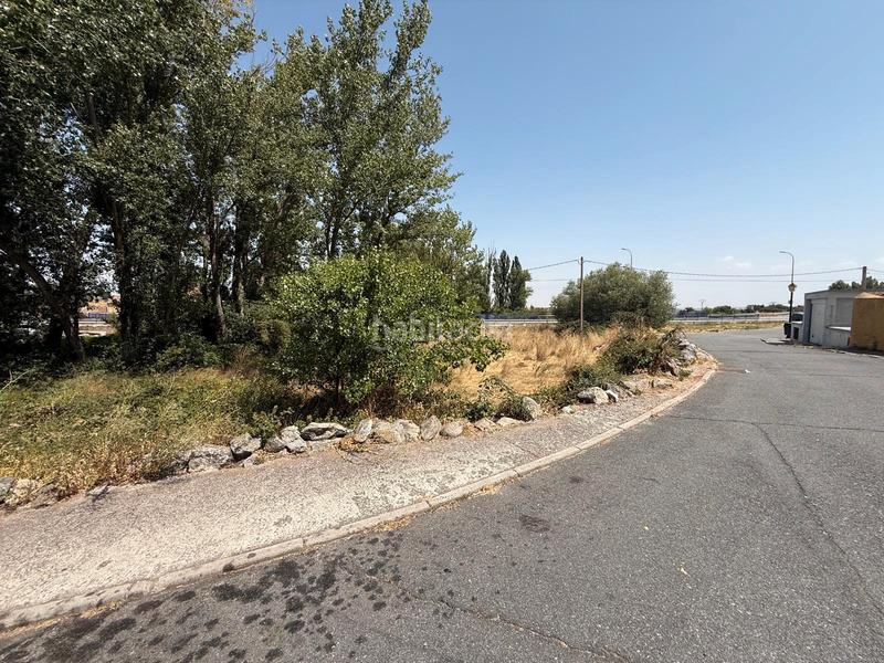 Foto 082141b9-a8db-4005-b2df-403d520a7f5e. Terreno residencial solar urbano consolidado en alamedilla del berrocal en Ávila