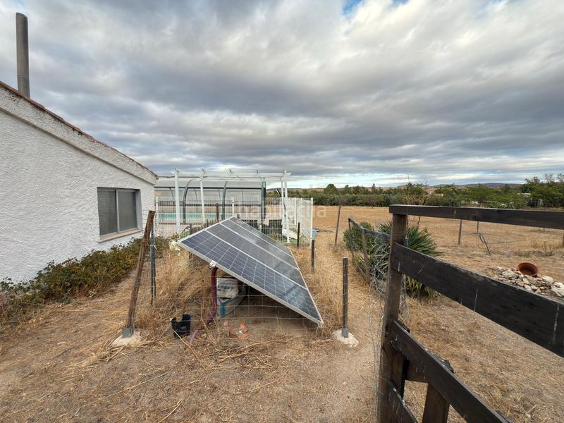Foto d37b040e-d7b1-47b8-913f-501221c91581. Maison avec cheminée dans Zona Rural Ávila