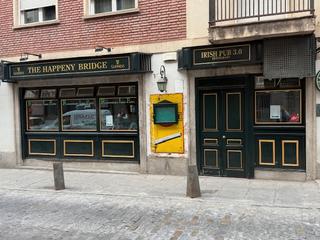 Location Local commercial  Calle de eduardo marquina. Local en pleno centro de ávila