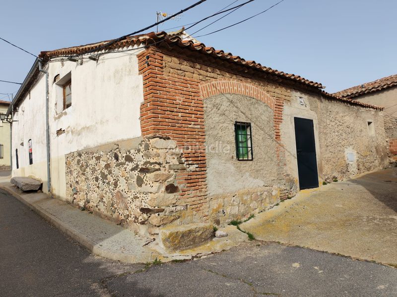 Foto d3eba70b-9090-4727-9510-9d745fa2431f. Casa adossada a Peñalba de Ávila