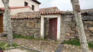 House  Calle colmenarillos. Oportunidad en cillán: casa con patio y pozo, ¡ideal para tu pro