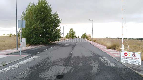 Foto ef0d1da2-0ea7-4bbd-92fe-c9894c2fb275. Terreny residencial a Sanchidrián