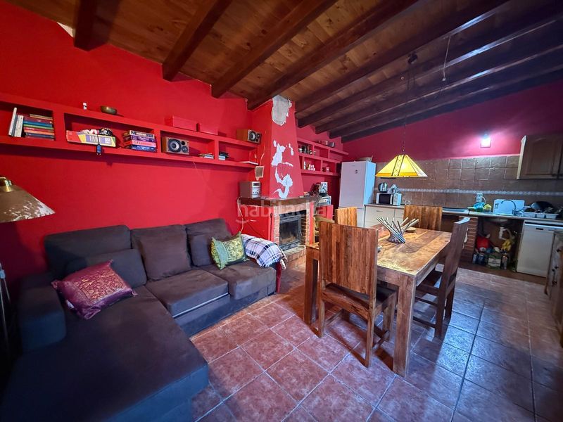 Foto bbbf0d3c-aac6-4437-b811-23984d095bf3. Casa aparellada amb xemeneia calefacció a Tolbaños