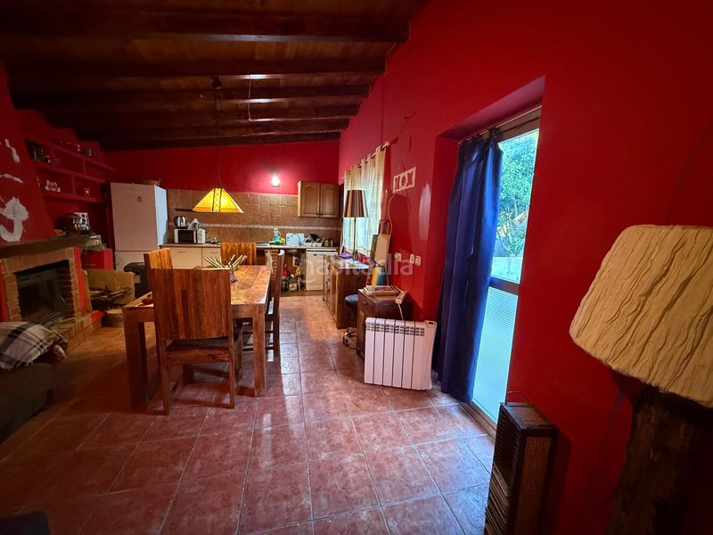Foto c091e842-b03f-4787-b501-6834adc69479. Casa aparellada amb xemeneia calefacció a Tolbaños