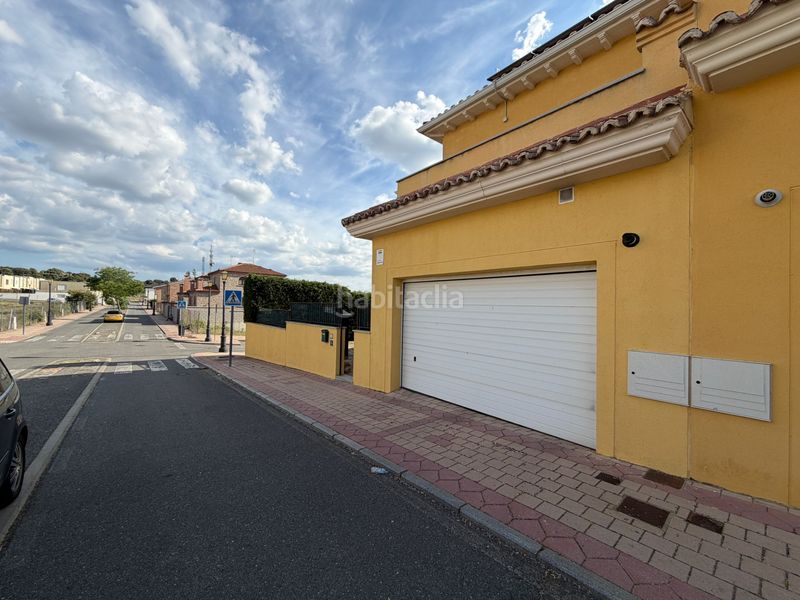 Foto 0e3407ba-1d85-4d2b-a44b-b450e255ecbc. Casa aparellada amb calefacció aparcament a Hervencias Ávila