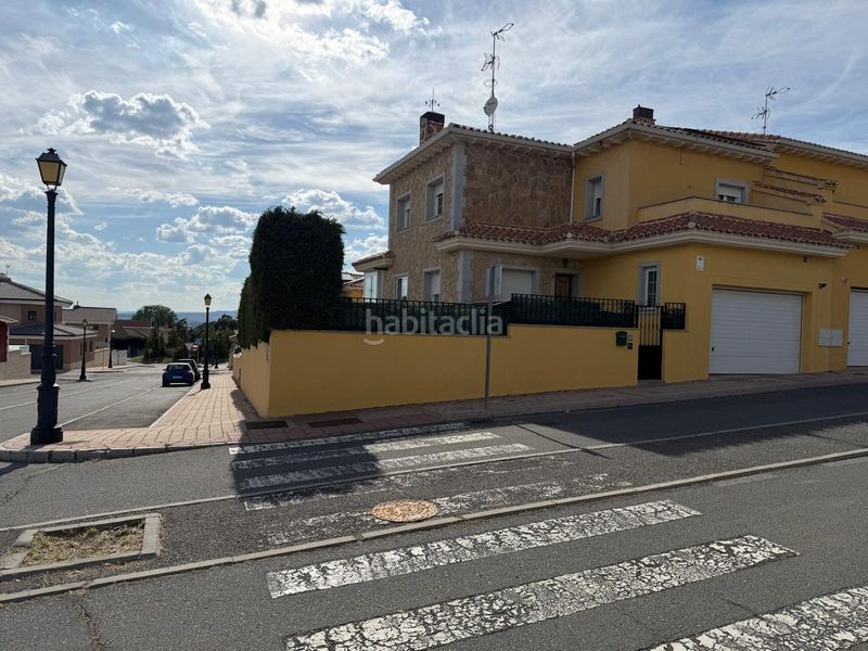 Foto 2e5274b1-65cc-40f2-9dd2-b26e3e7a4c7a. Casa aparellada amb calefacció aparcament a Hervencias Ávila