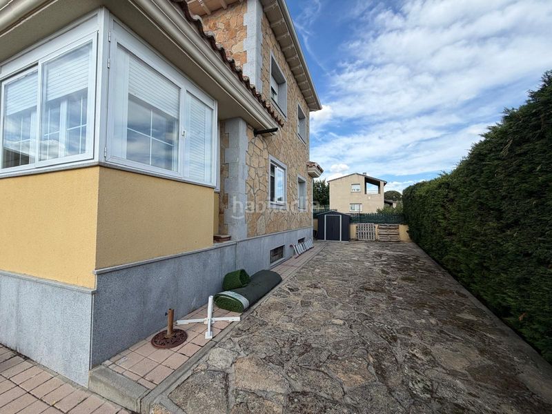 Foto 7eb1ac43-b04a-4bc8-ba94-ccca169ea87a. Casa aparellada amb calefacció aparcament a Hervencias Ávila